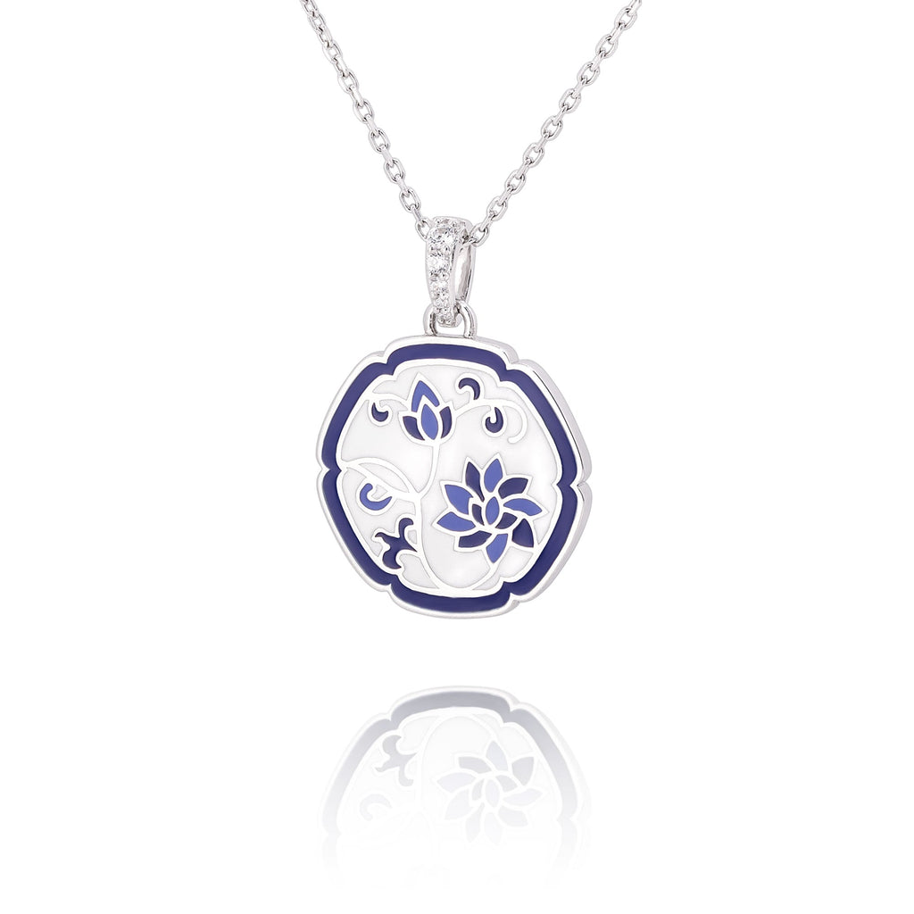 Blue and White Lotus
Halskette · Weiß