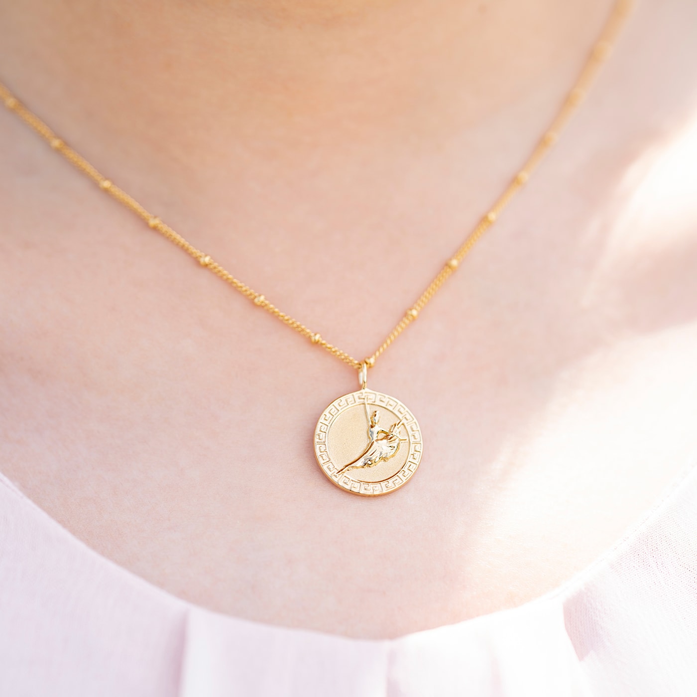 Curb Chain Necklace Gold 15+2" Modeling | Shen Yun Collections 