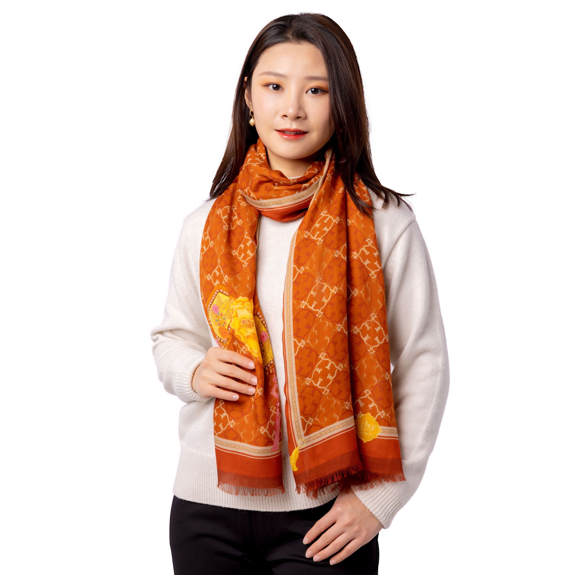 Manchurian Elegance
Langer Schal · Bronze