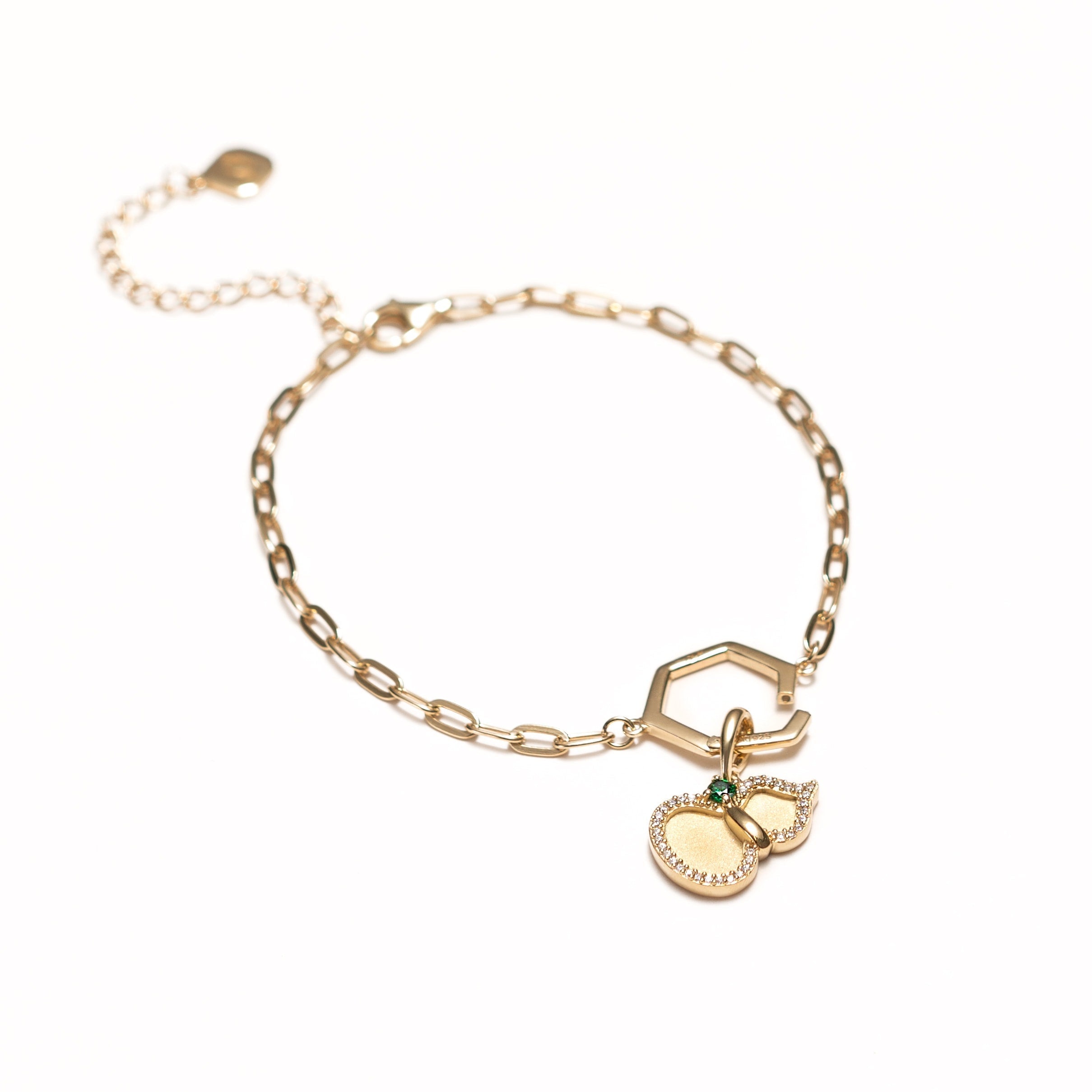 Paperclip Chain Bracelet Gold Life Style 1 | Shen Yun Collections 